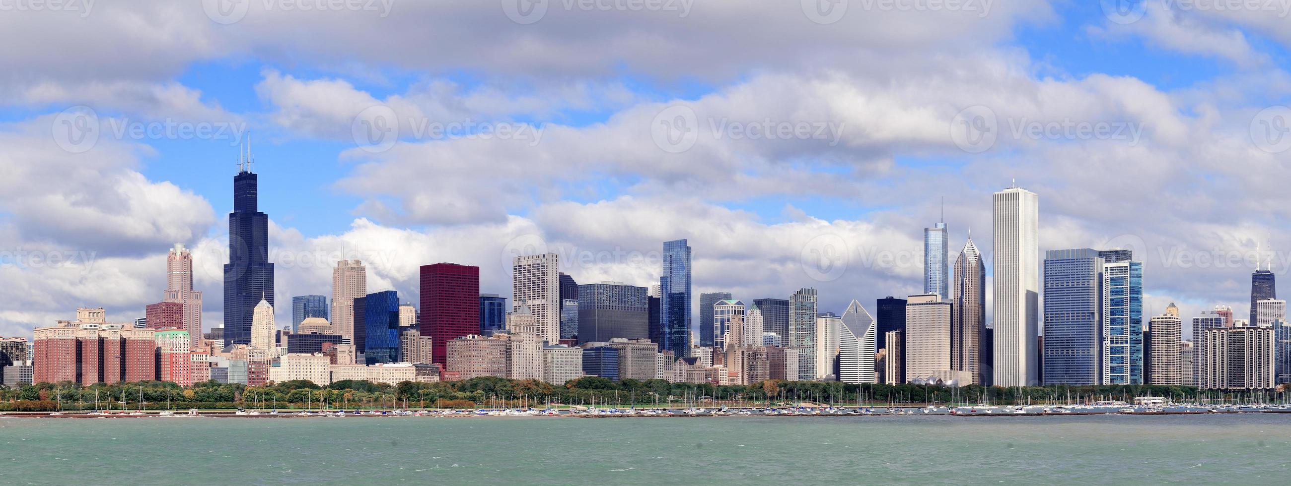 chicago skyline over het meer van michigan foto