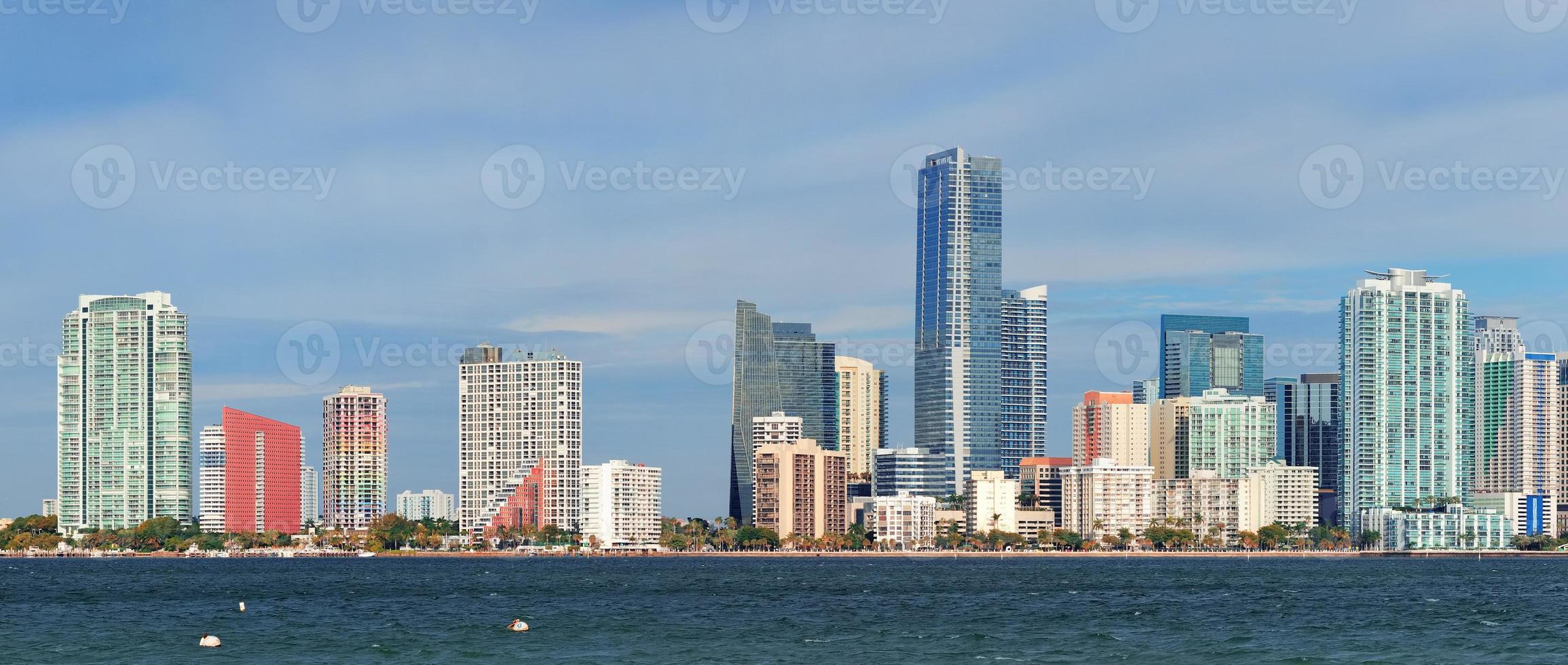 uitzicht op de skyline van Miami foto