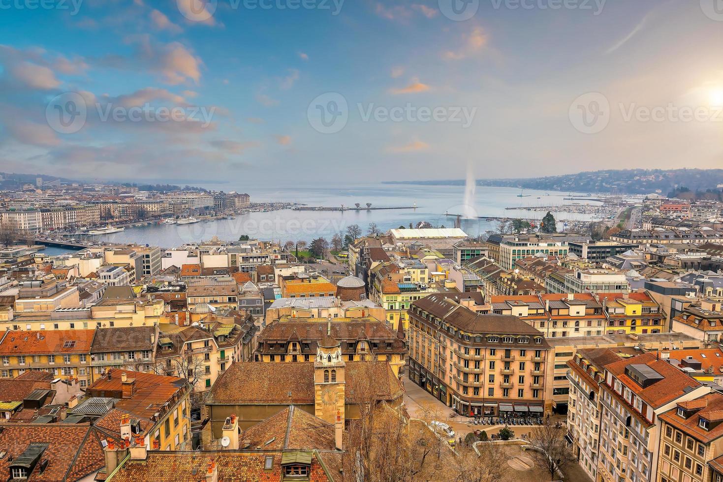 skyline van de stad van Genève met het meer van Genève, stadsgezicht van zwitserland foto