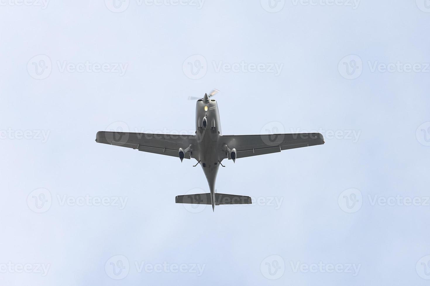 vliegtuig landing naar luchthaven foto