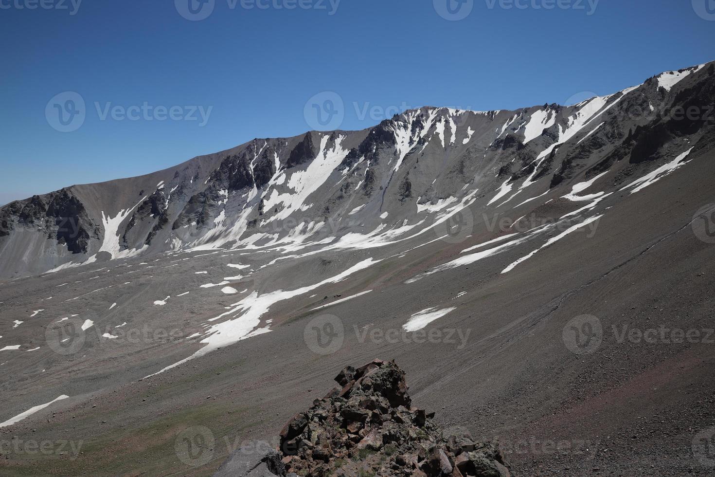 top van de berg erciyes in kayseri, turkije foto