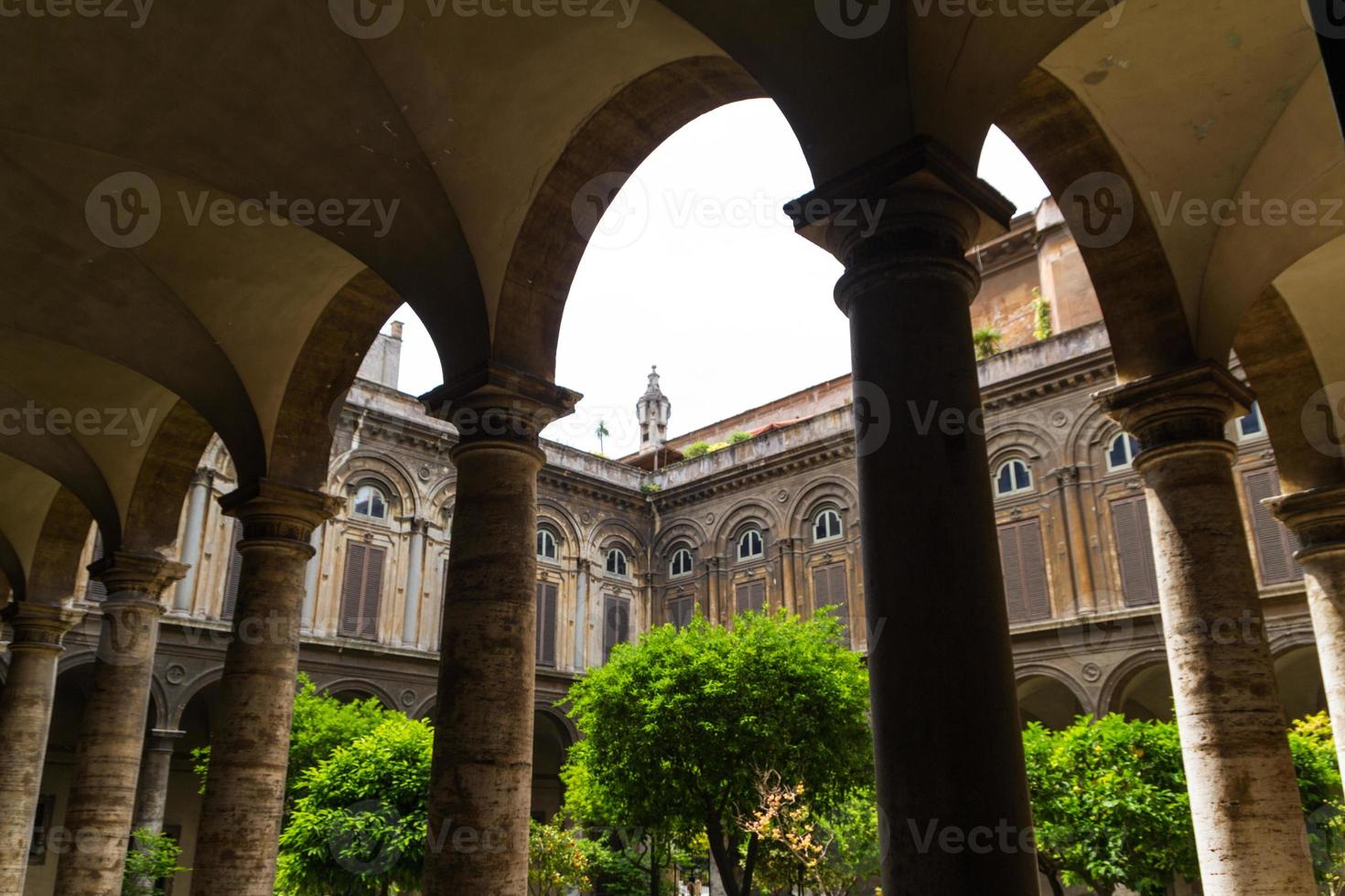 Rome, Italië. typische architectonische details van de oude stad foto