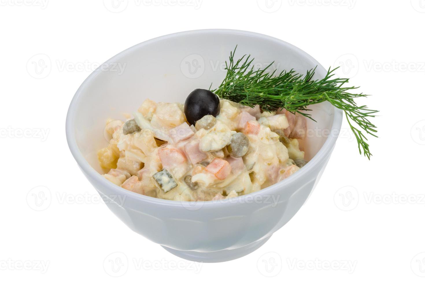 Russische salade in gerecht foto