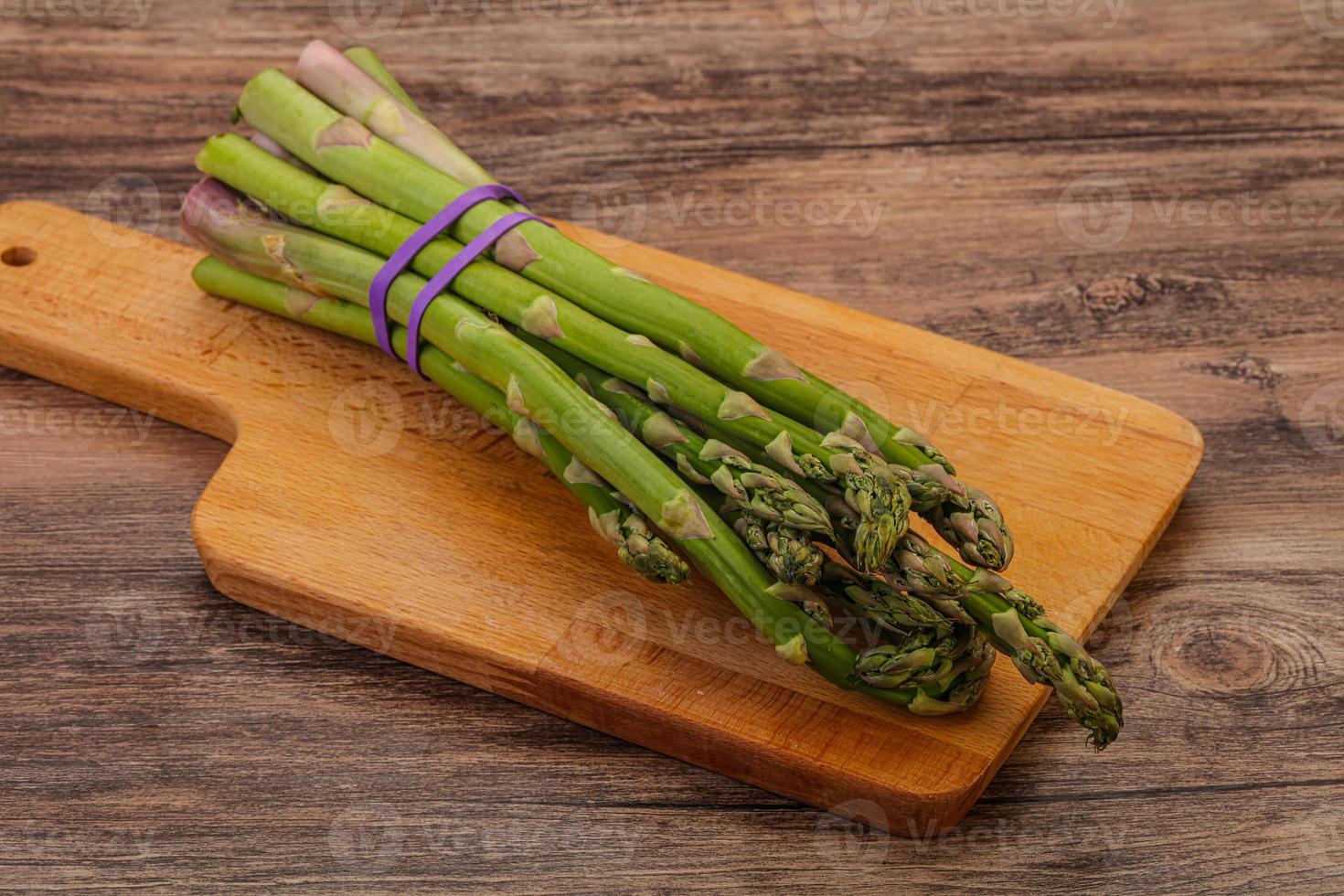 veganistische keuken - rauwe aspergehoop foto