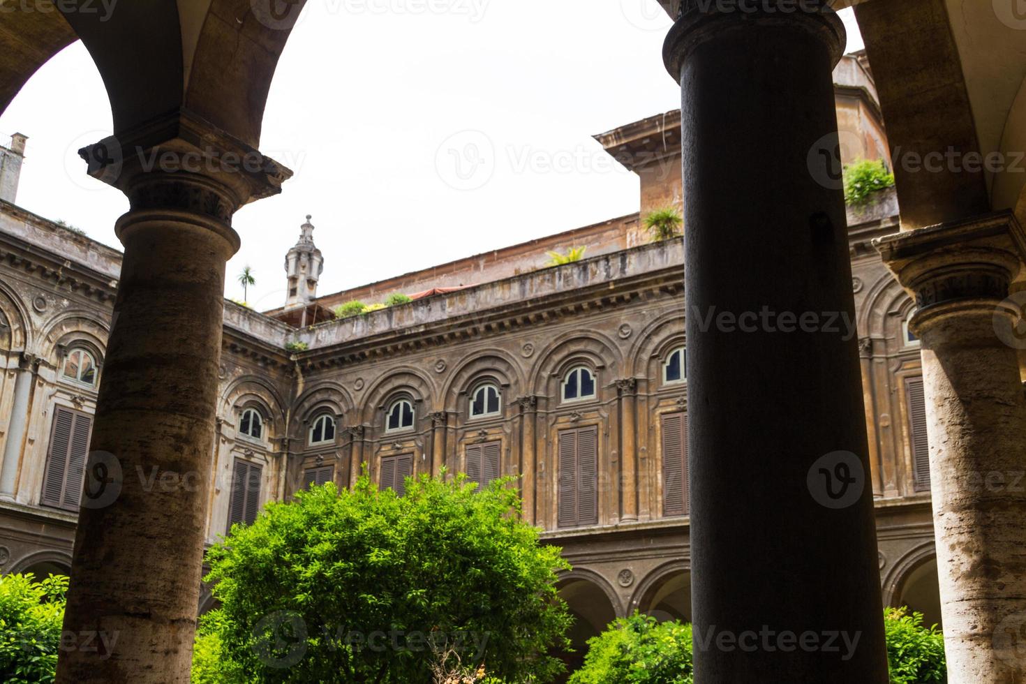 Rome, Italië. typische architectonische details van de oude stad foto