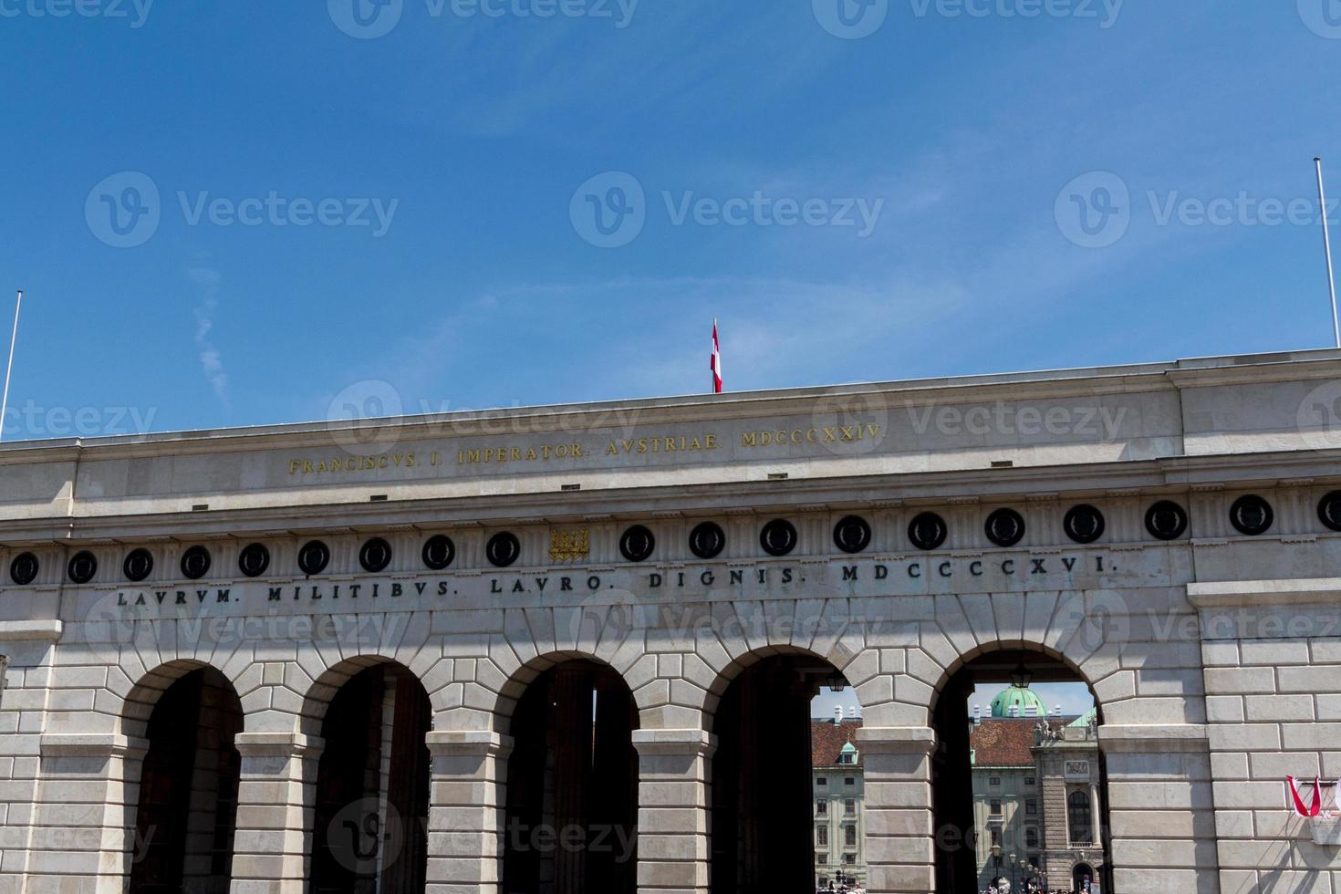 vienna heldentor - ingang van hofburg en heldenplatz, oostenrijk foto