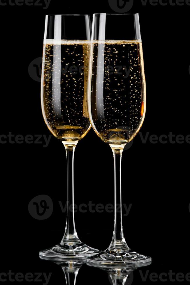 twee glazen champagne foto