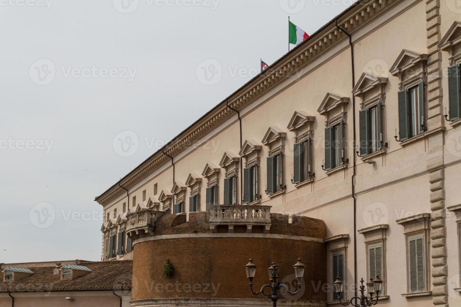 rome, het consulta-gebouw op het quirinale-plein. foto