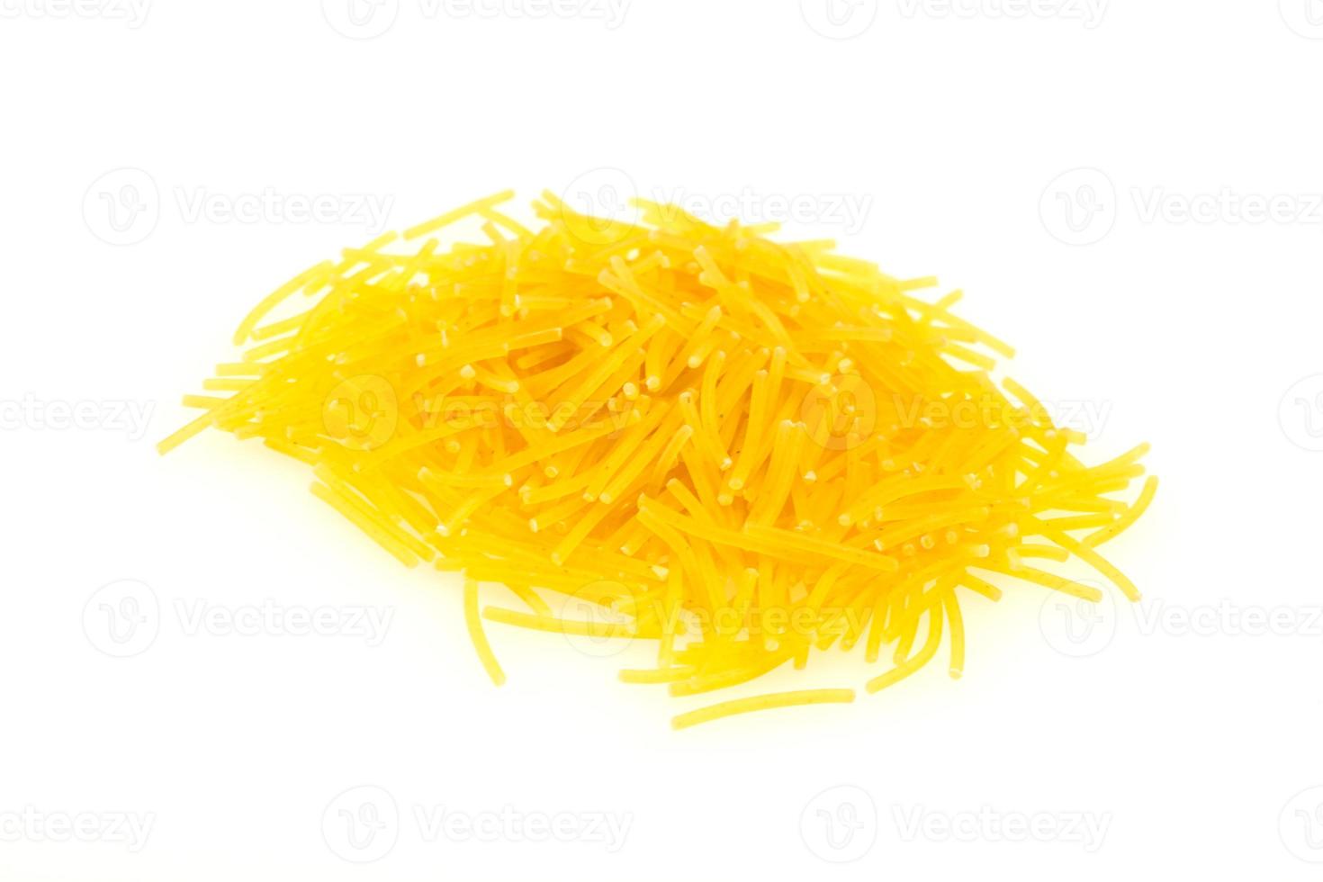 droge rauwe vermicelli Italiaanse pasta foto