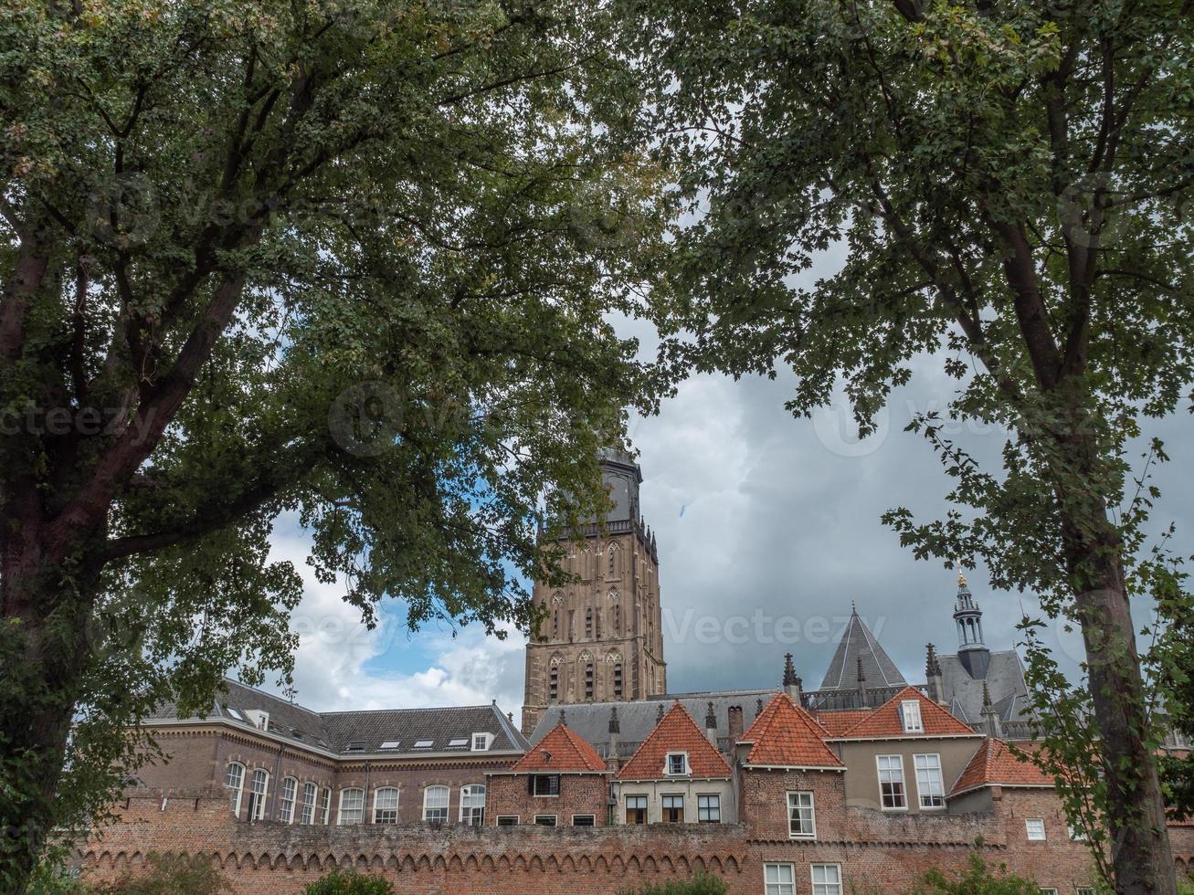 zutphen aan de rivier de ijssel in nederland foto