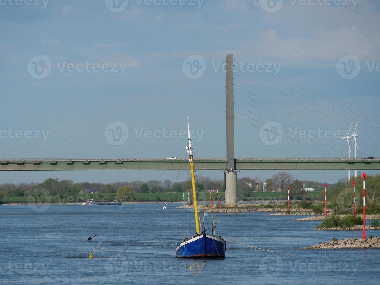 de stad van rees aan de Rijn foto