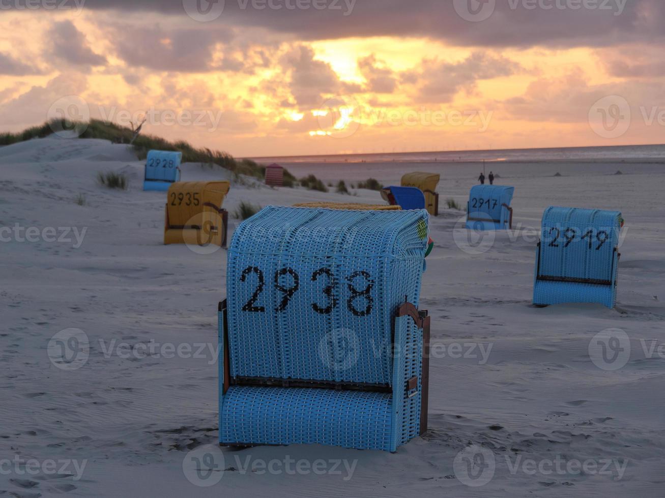 zomeravond op het strand van juist foto