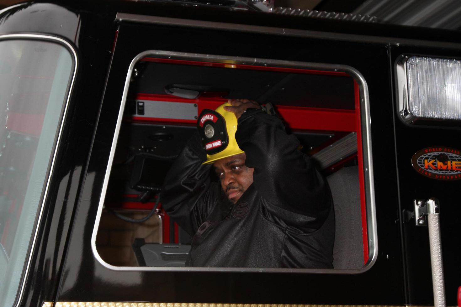 los angeles, jun 8 - cee lo green op de duracell, macht degenen die ons beschermen evenement bij de brandweer van sierra madre op 8 juni 2011 in sierra madre, ca foto