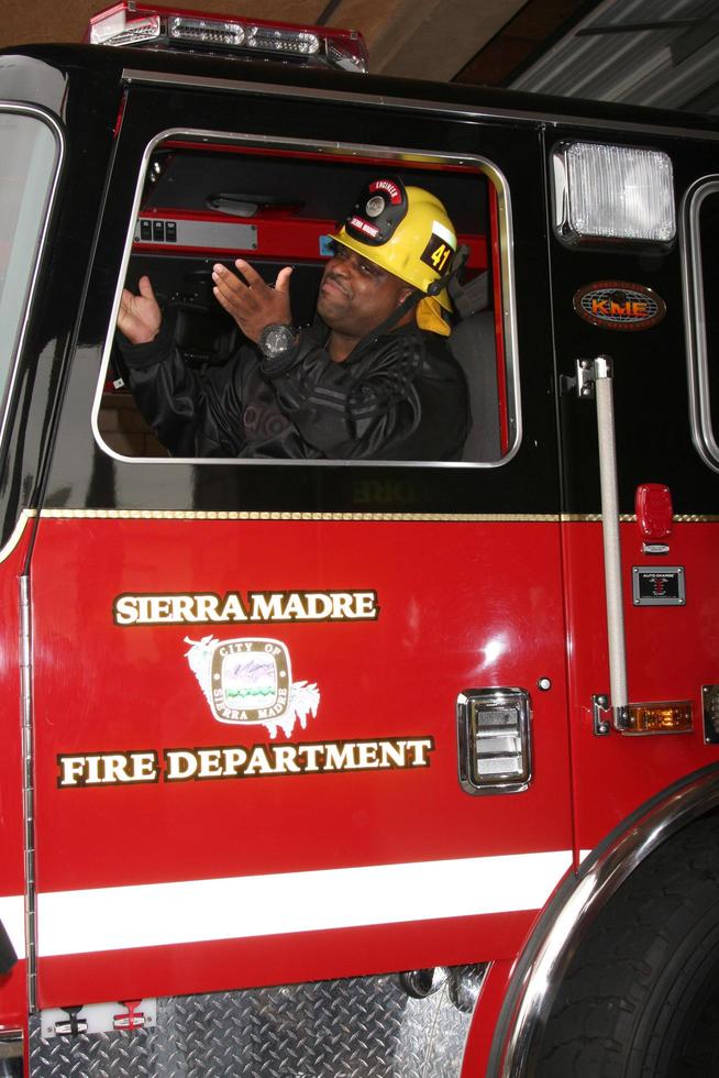 los angeles, jun 8 - cee lo green op de duracell, macht degenen die ons beschermen evenement bij de brandweer van sierra madre op 8 juni 2011 in sierra madre, ca foto