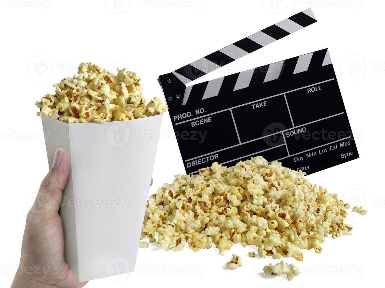 hand met popcorn, film Filmklapper op wit wordt geïsoleerd foto