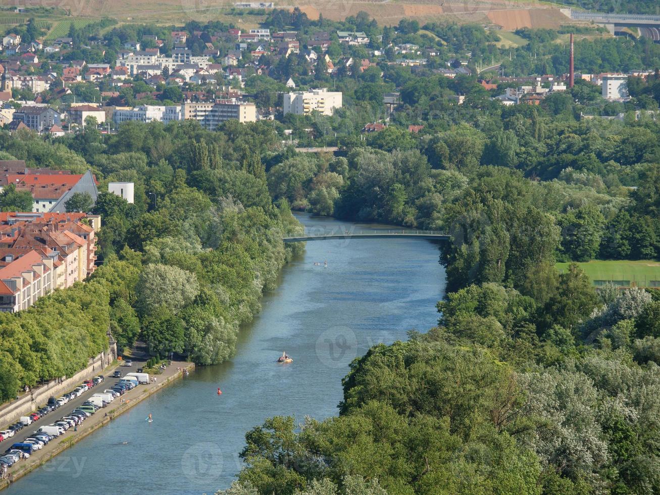 de stad würzburg aan de rivier de Main foto