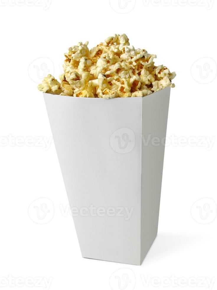 popcorn in doos geïsoleerd op witte achtergrond foto