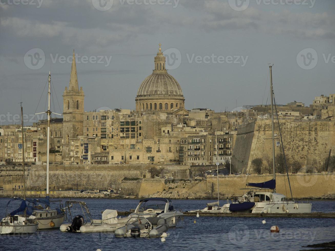 de stad valetta op het eiland malta foto