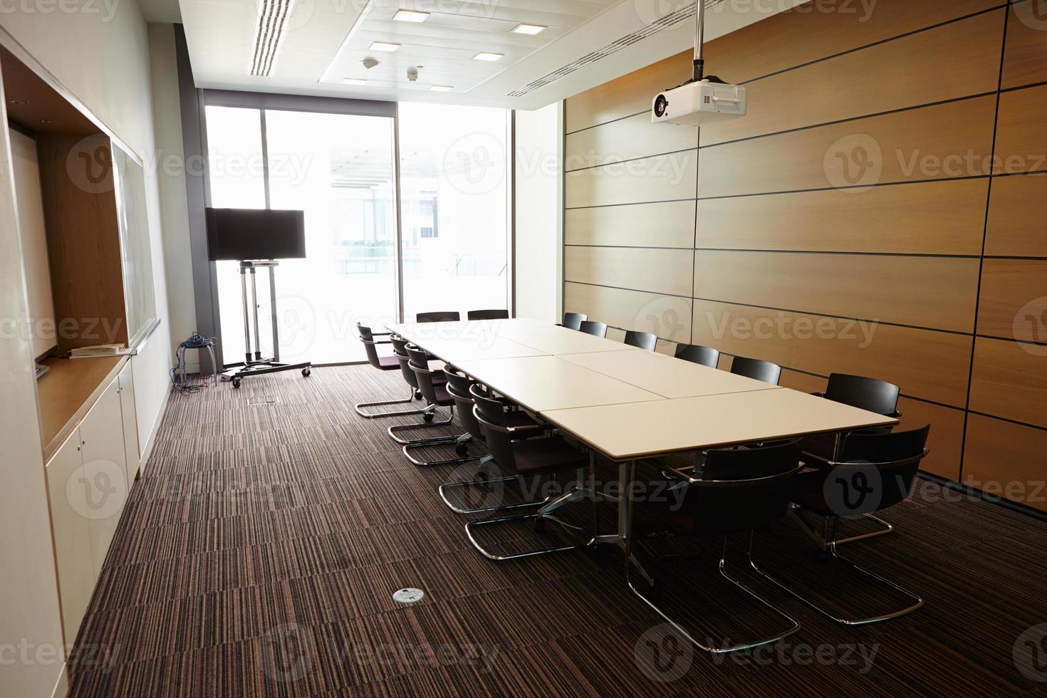 business boardroom zonder mensen foto