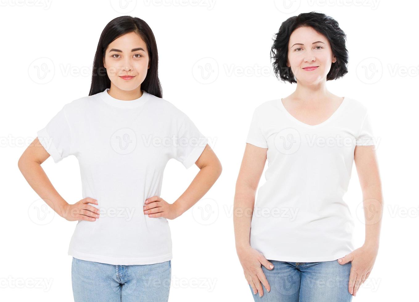 tiener Aziatische vrouw t-shirt mock up middelbare leeftijd vrouw tshirt, Koreaans meisje in lege lege t-shirt geïsoleerd op een witte achtergrond kopie ruimte. vooraanzicht meisje tshirt kopie ruimte foto