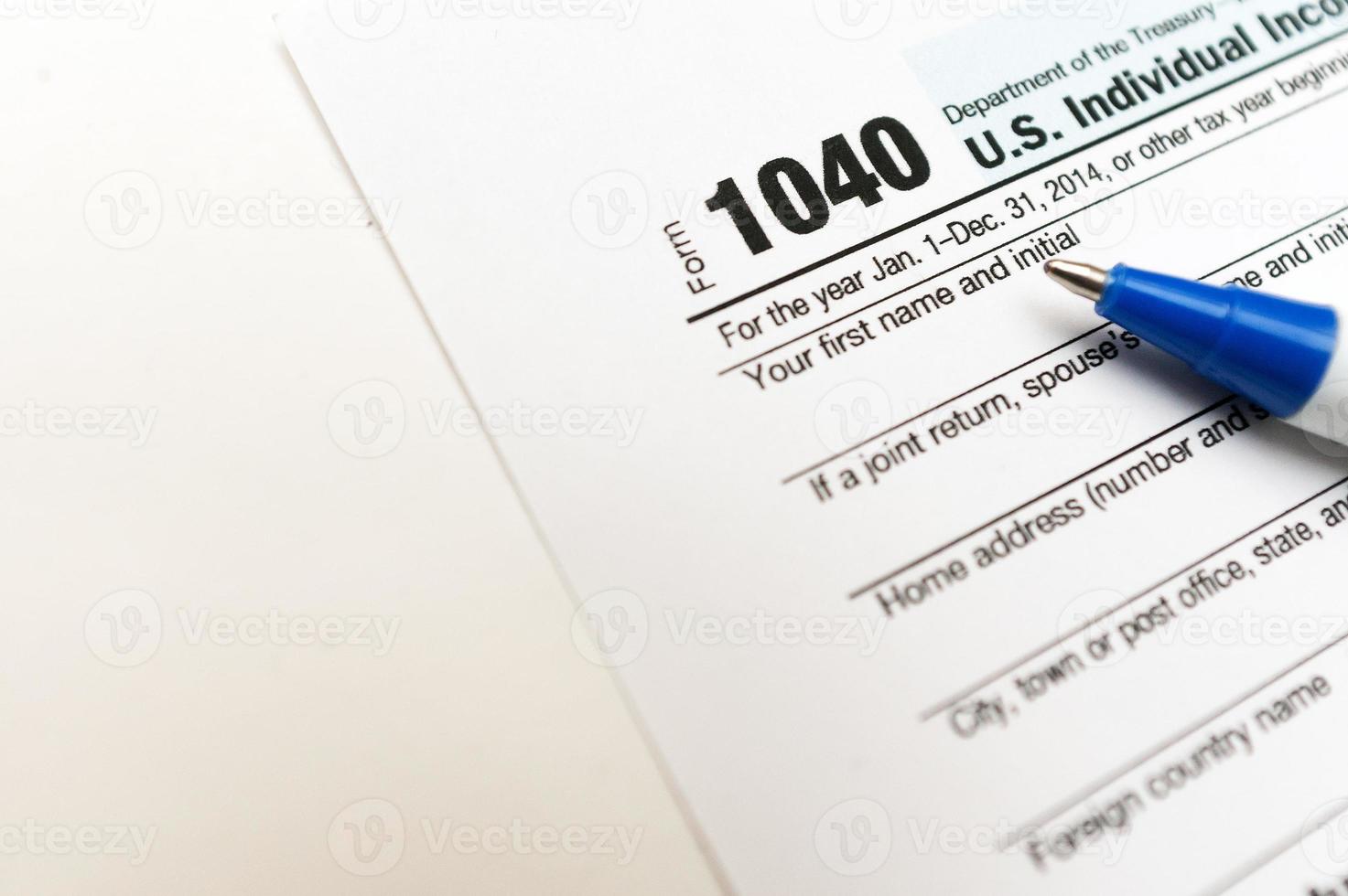 1040 individueel belastingaangifteformulier sluit met geïsoleerde pen foto