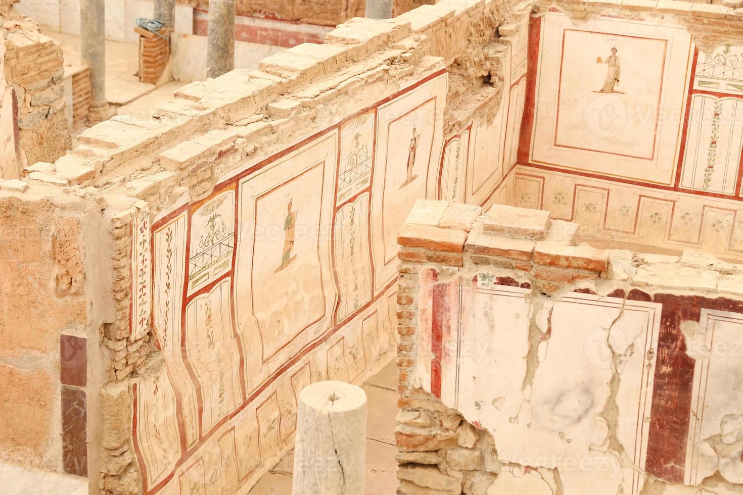 muurtekeningen in rijtjeshuizen in de oude stad van Efeze, Izmir, Turkije foto