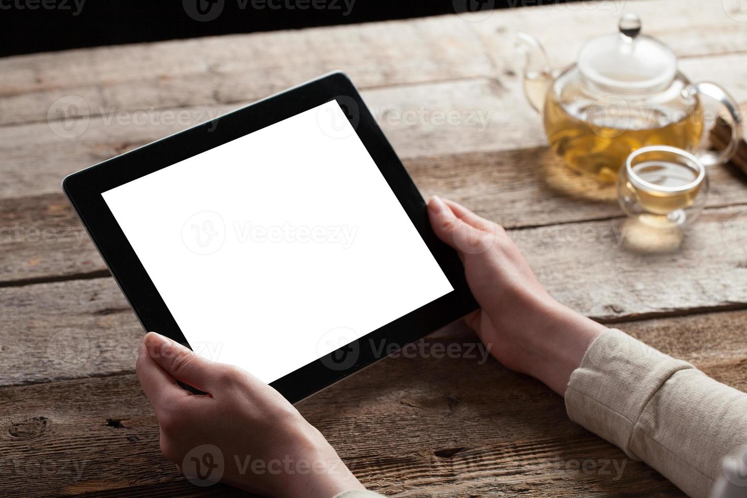 scherm van digitale tablet pc op houten tafel foto