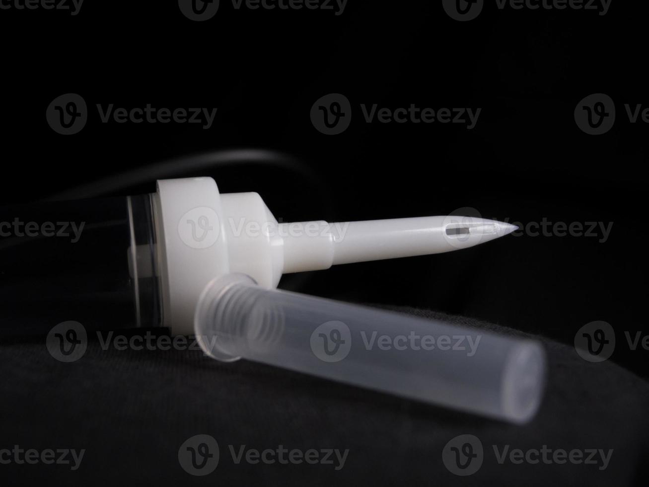 plastic serum plug met dop foto