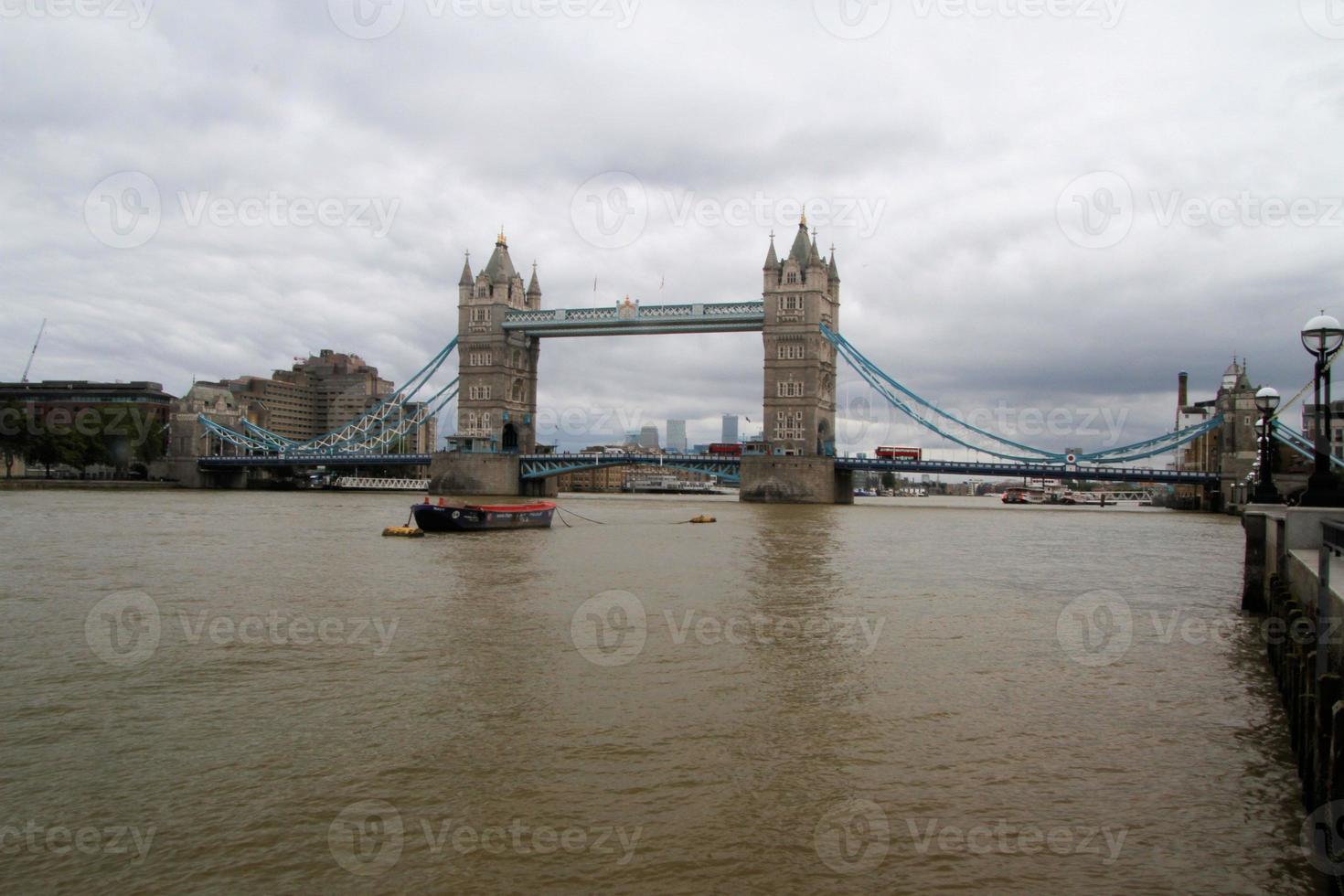 uitzicht op de torenbrug in londen foto