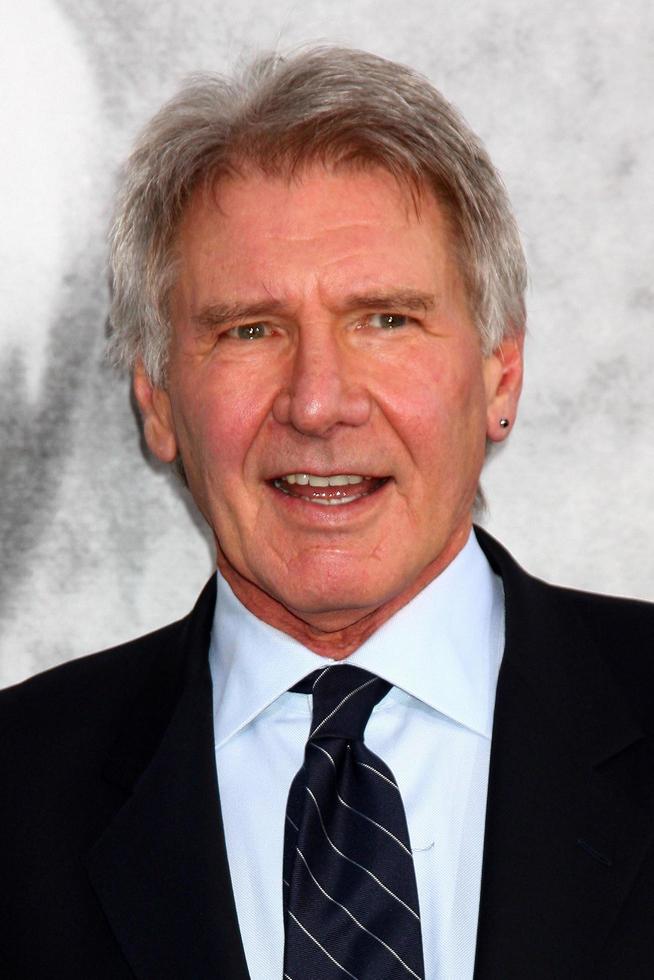 los angeles, 9 april - harrison ford arriveert op de 42-première in het chinese theater op 9 april 2013 in los angeles, ca. foto