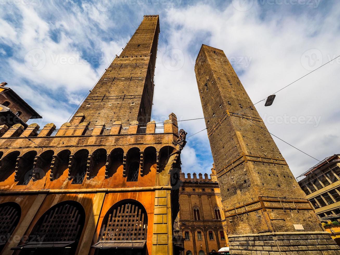 hdr due torri twee torens in bologna foto