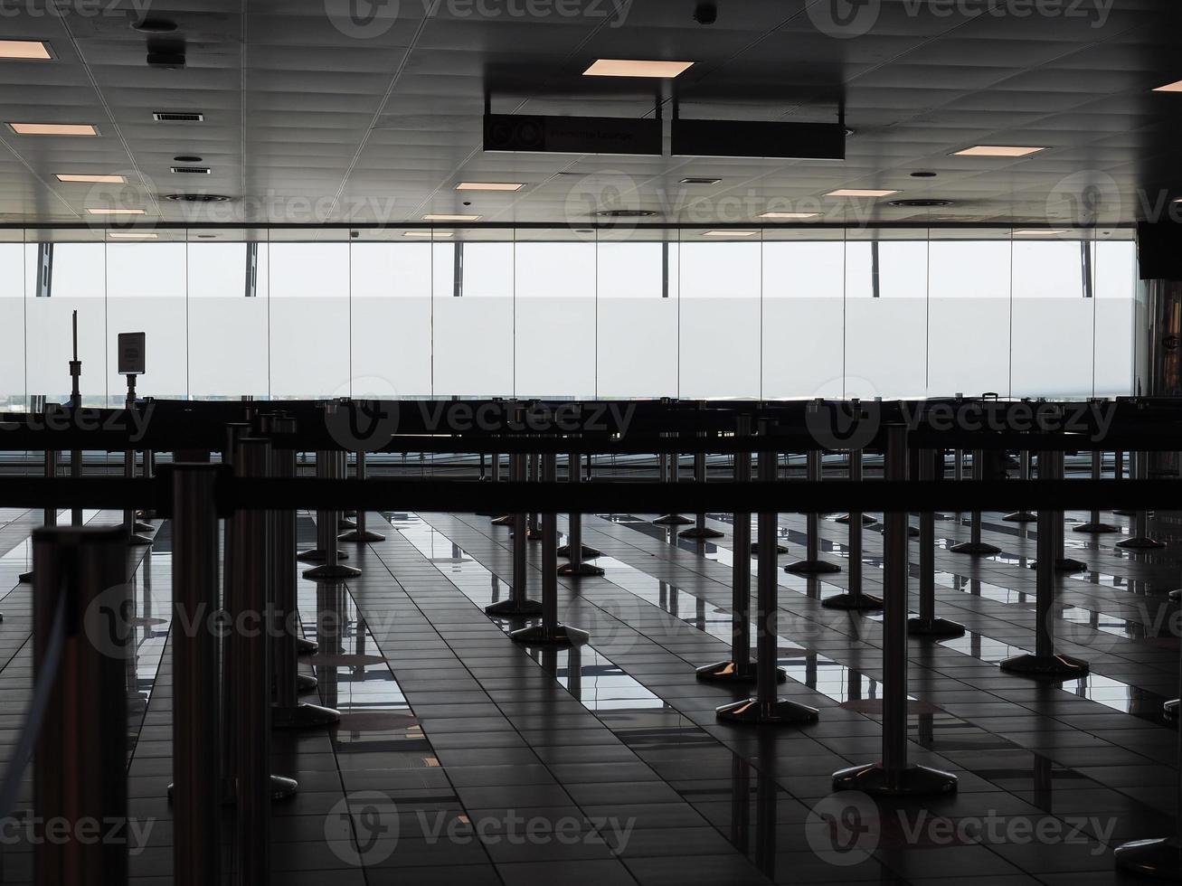 wachtrijen op de luchthaven foto