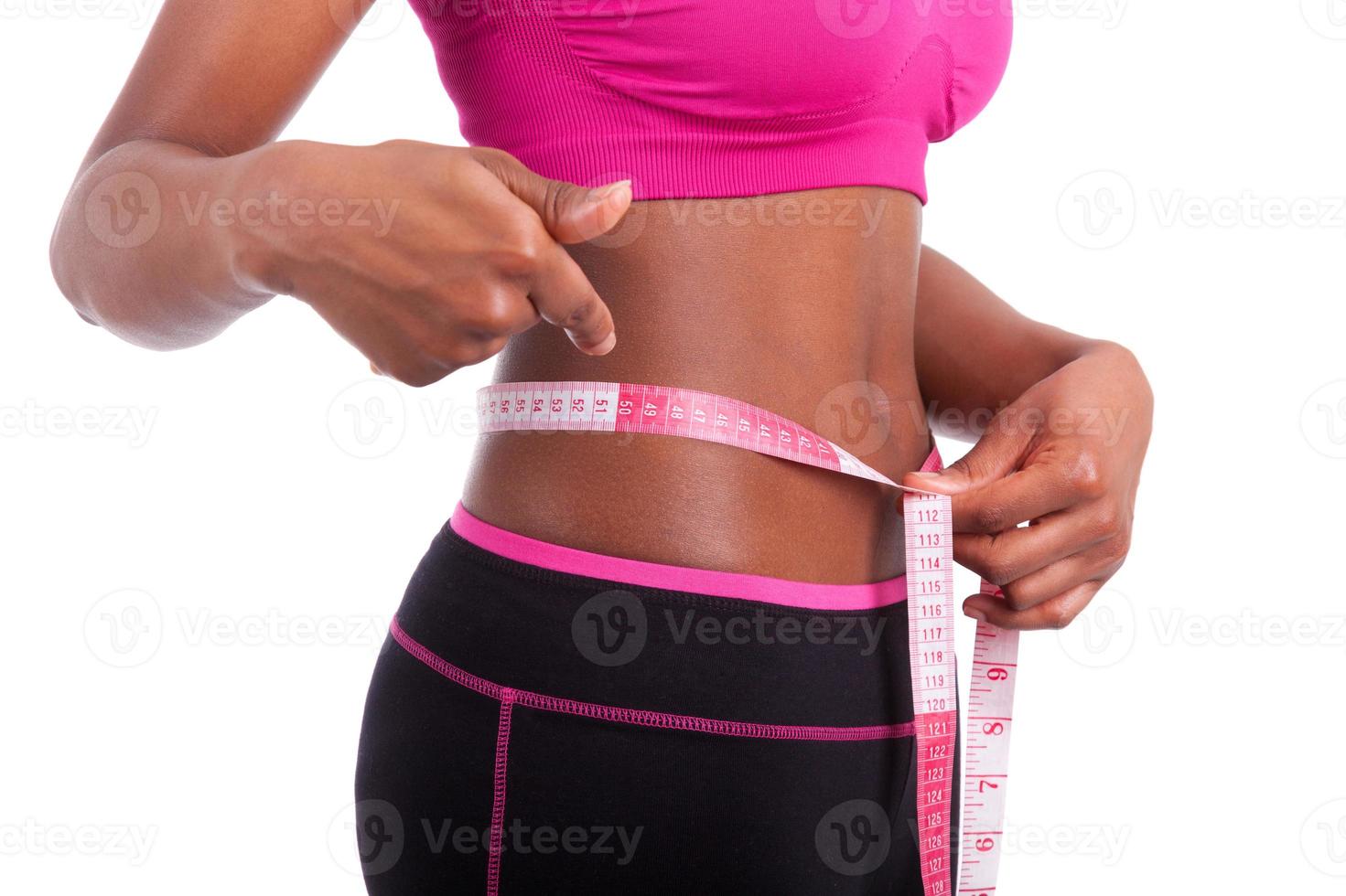African American fitness vrouw toont haar buik foto