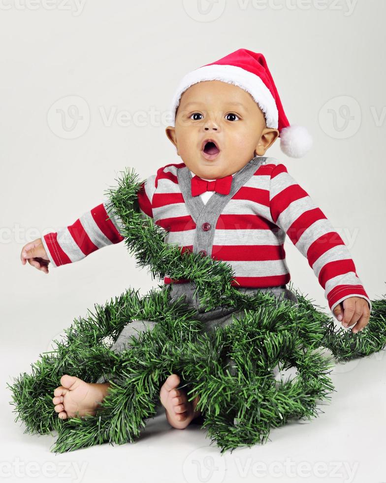 kerst baby gewikkeld in slinger foto
