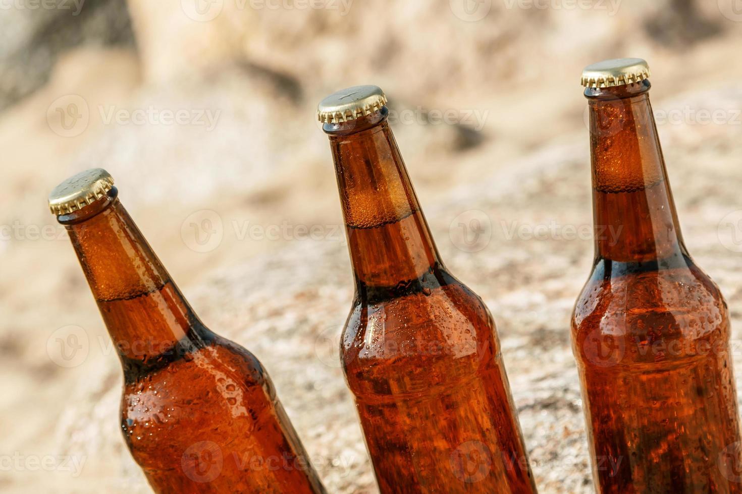 bier op het strand foto