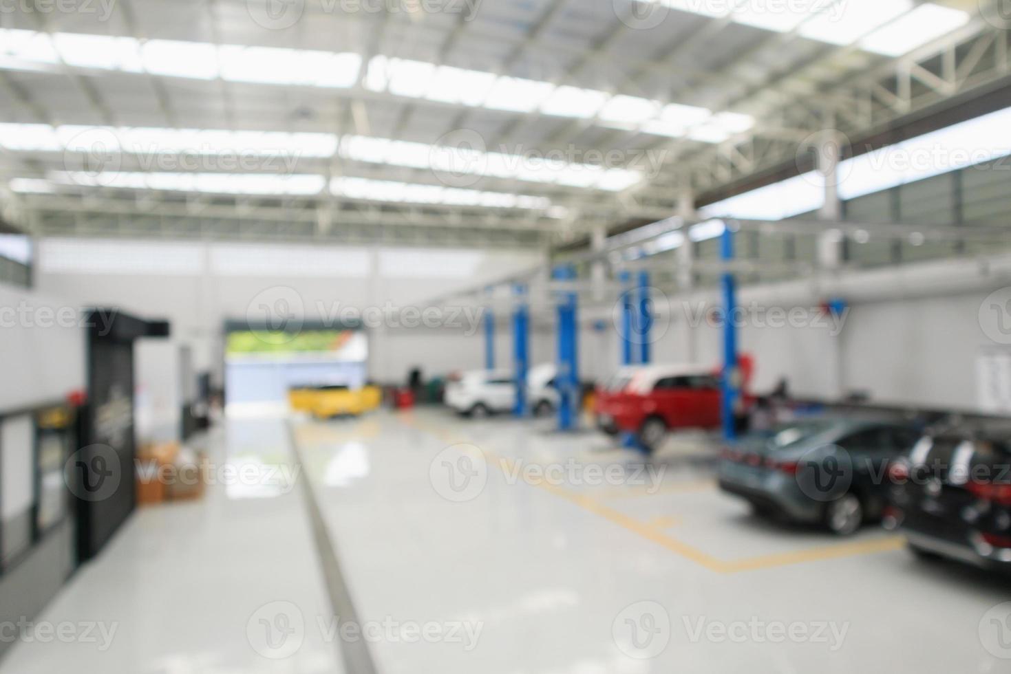 autoservicecentrum met auto bij reparatiestation bokeh licht intreepupil onscherpe achtergrond foto