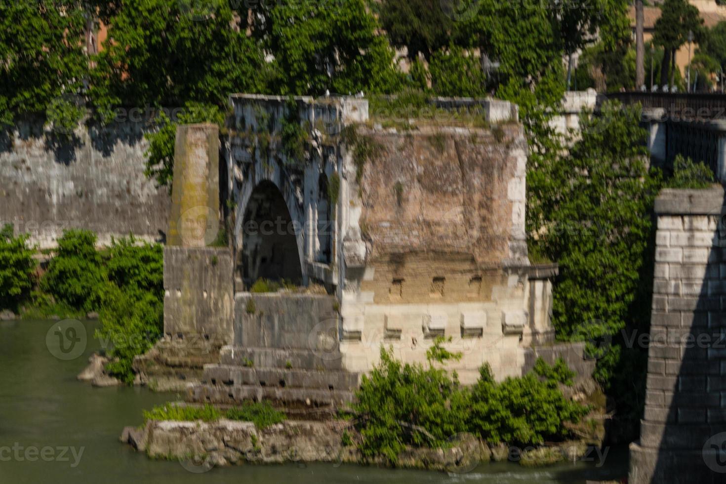 rome bruggen met uitzicht op de rivier landschap foto