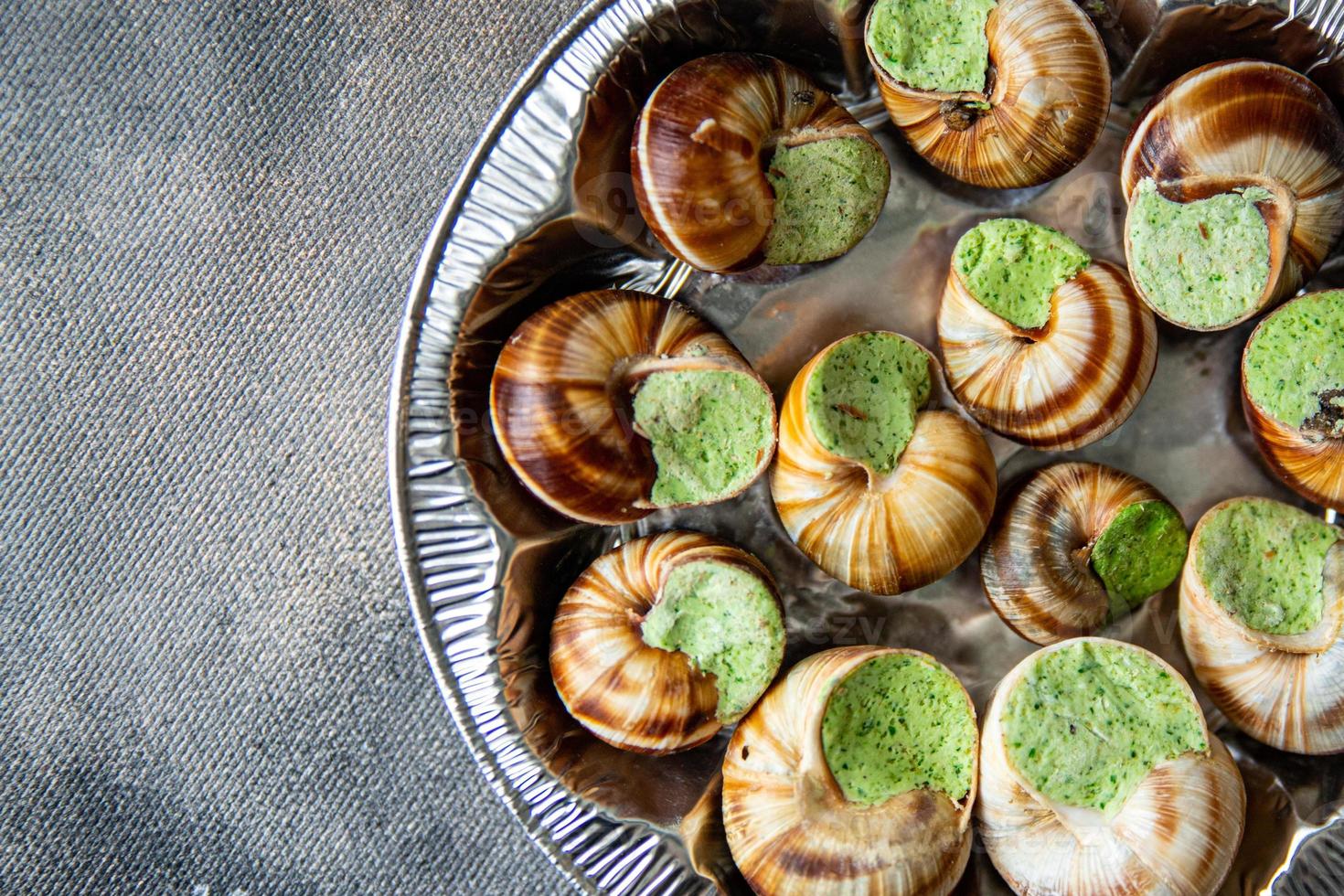 slakken eten klaar om te eten verse gezonde maaltijd voedsel snack dieet op tafel kopieer ruimte voedsel achtergrond foto