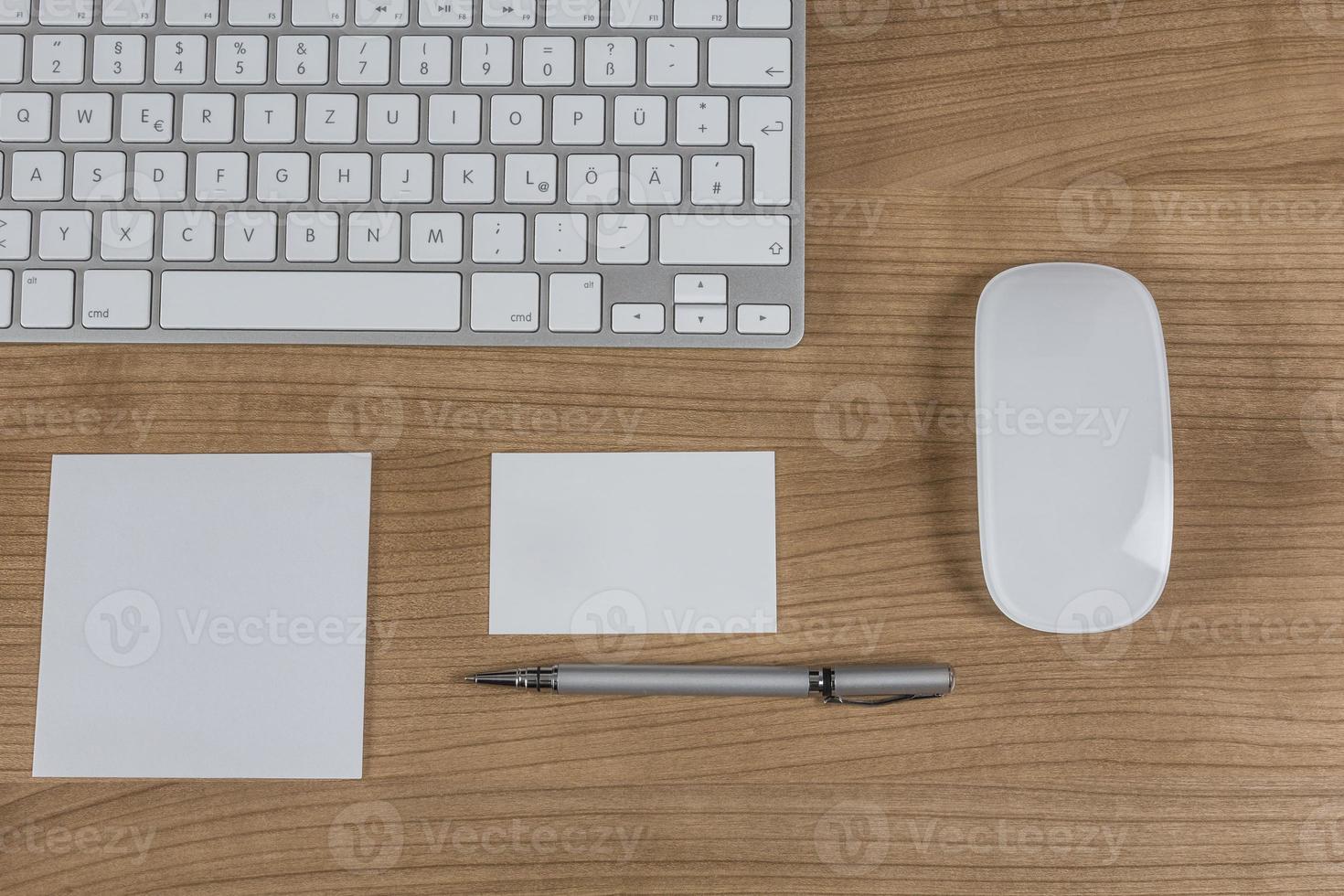 modern toetsenbord op een desktop foto