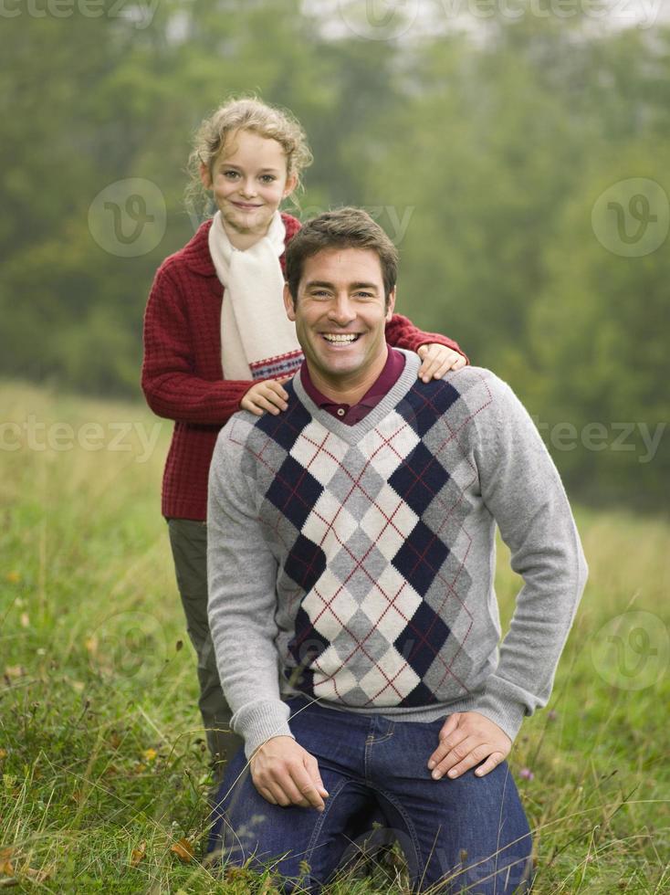 Duitsland, Schwäbische bergen, vader en dochter glimlachen foto