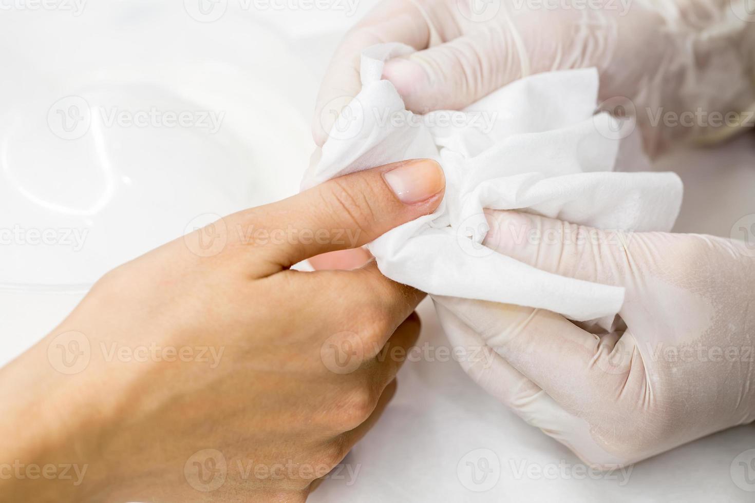 manicure proces in een schoonheidssalon foto