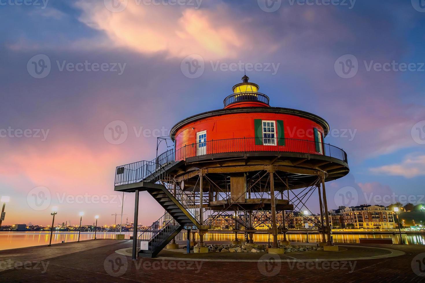 zeven voet heuveltje vuurtoren in binnenhaven baltimore, maryland usa foto