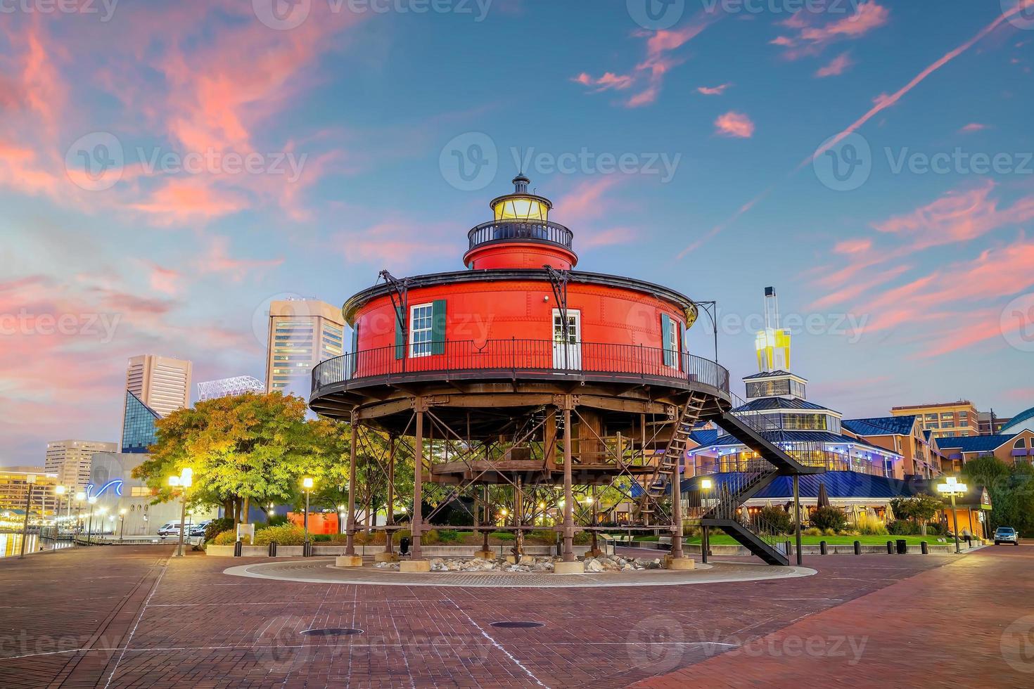 zeven voet heuveltje vuurtoren in binnenhaven baltimore, maryland usa foto