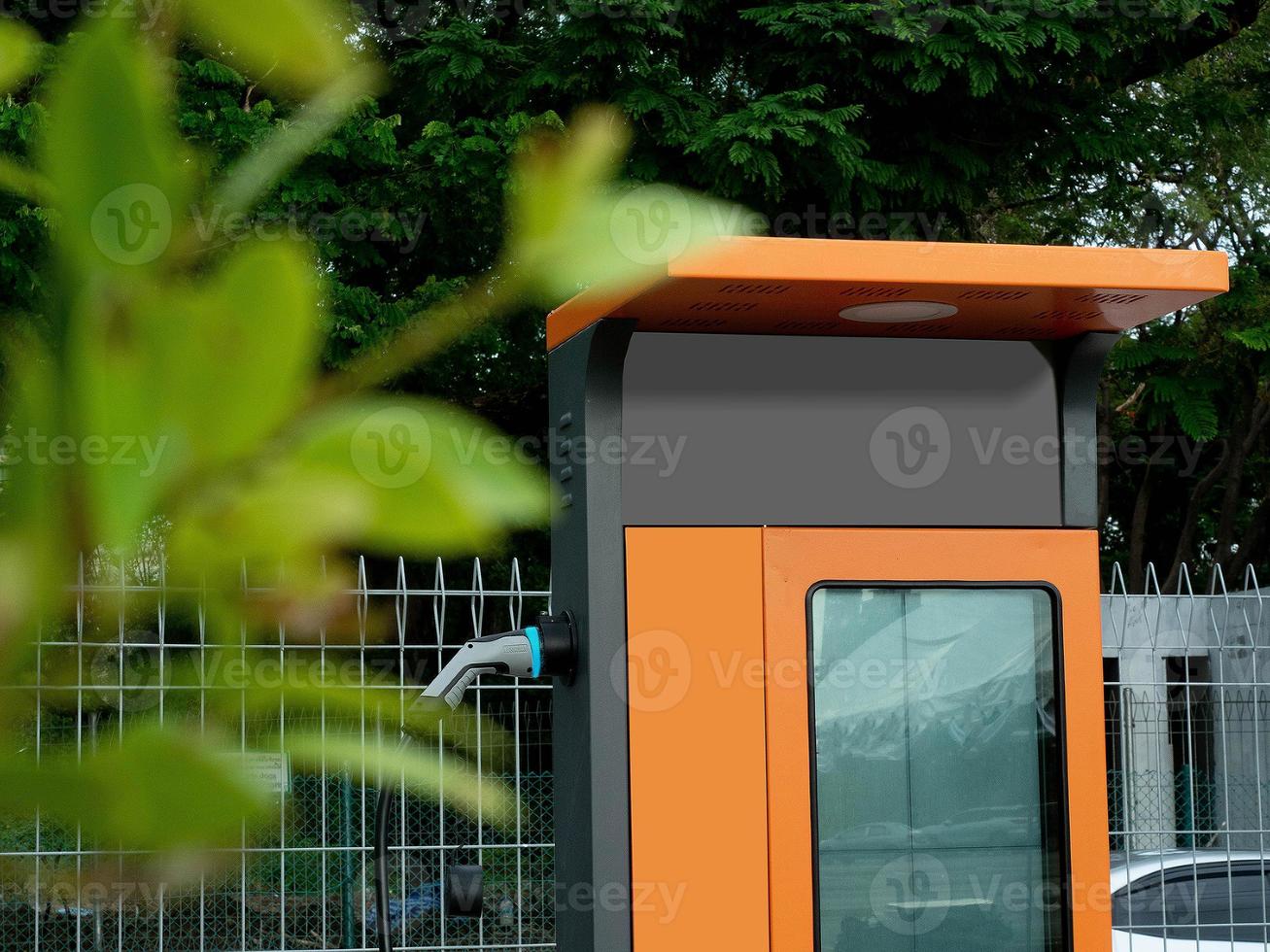 ev station park lader auto motor batterij automotive blauw groen energie macht zonne-brandstof innovatie technologie hybride ecologie elektrisch milieu brandstof hernieuwbaar industrie stad concept foto