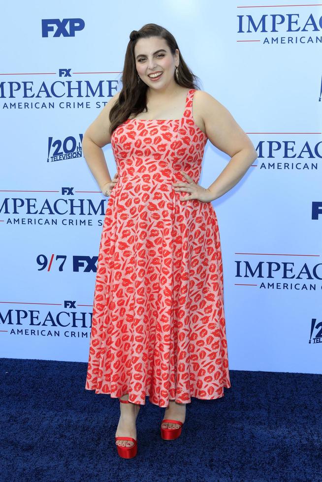 los angeles 1 sep - beanie feldstein bij afzetting - american crime story rode loper in pacific design center op 1 september 2021 in los angeles, ca foto