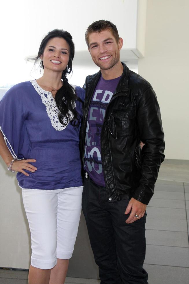 san diego, 22 juli - katrina law, liam mcintyre op de comic-con-conventie 2011, dag 2 in het congrescentrum van san diego op 22 juli 2010 in san diego, ca foto