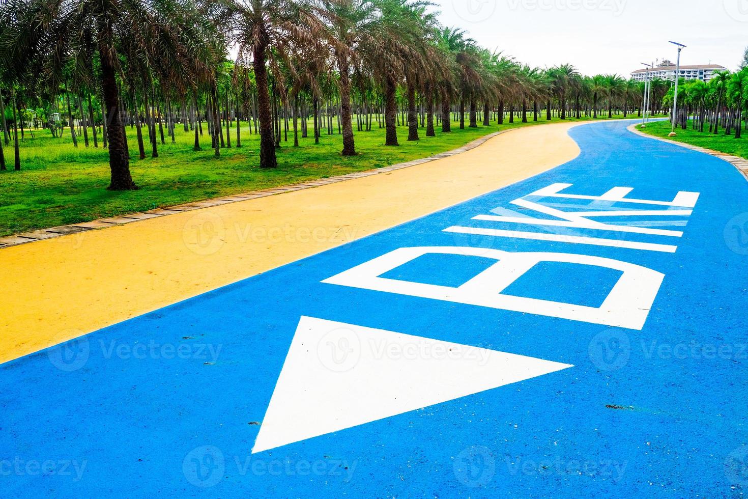 weg om te fietsen mooi in de parken van thailand foto