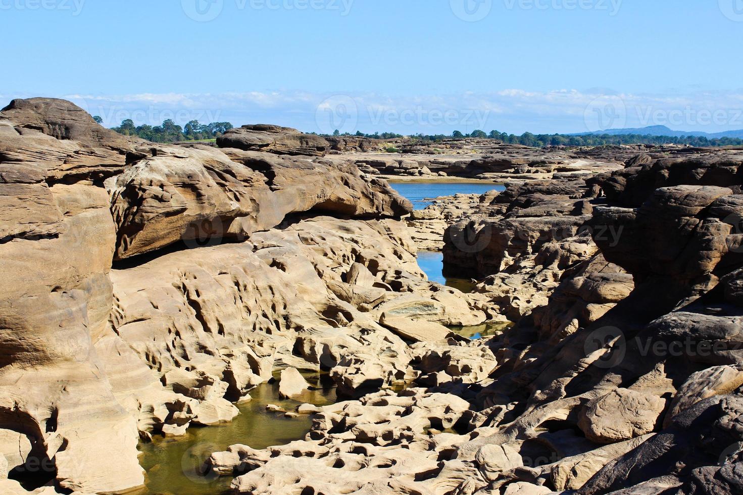 sam pan boak, het grootste rotsrif in de mae khong rivier, ubon ratchathani, thailand foto