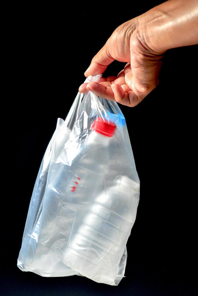 concept van plastic afval en vervuiling door plastic afval. foto