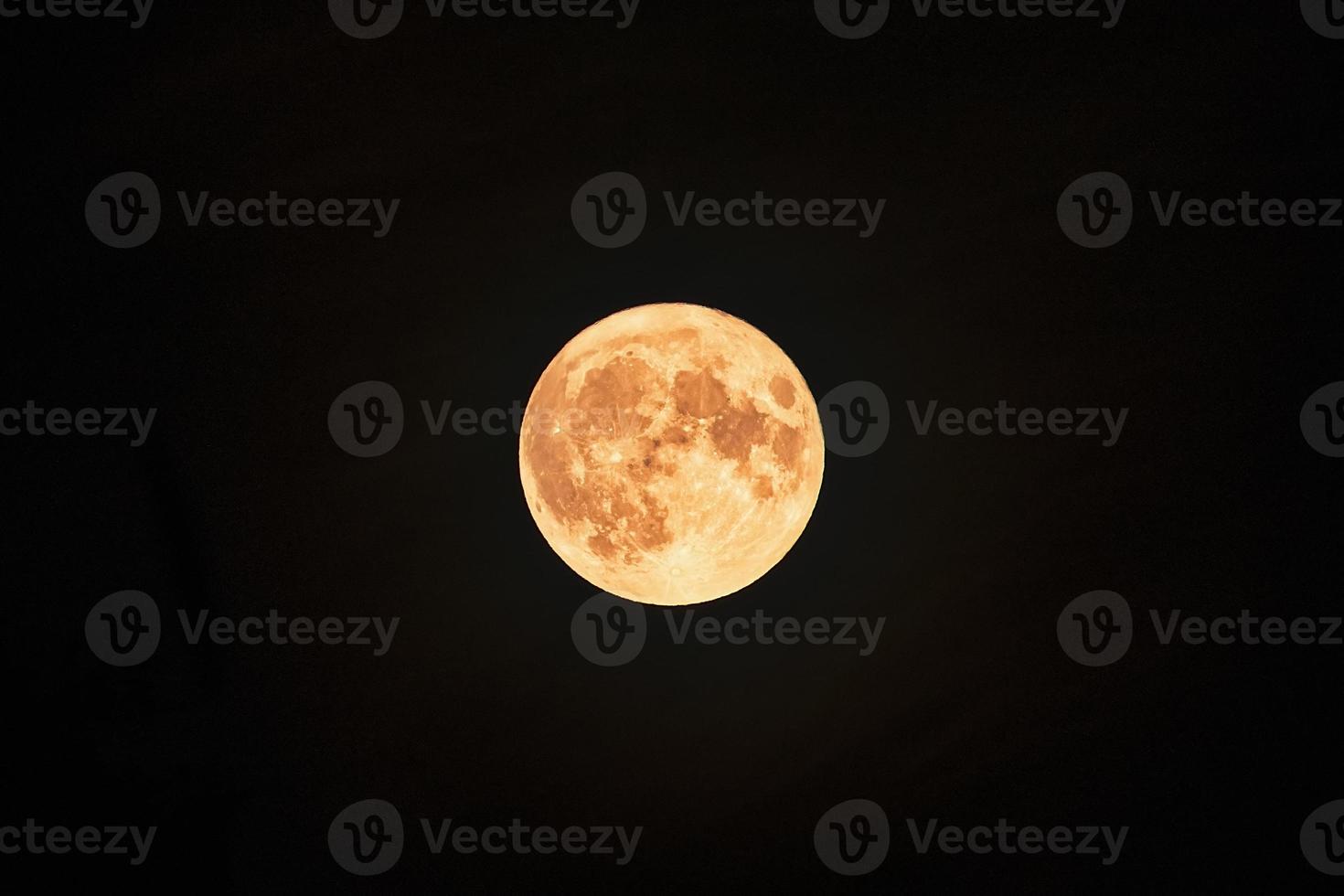 volle maan gefotografeerd vanuit Noord-Italië foto